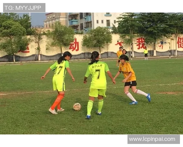 小女孩梦想成为女足球星的成长故事与奋斗历程