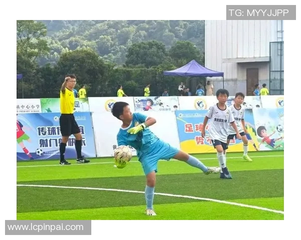 绿茵巨星闪耀赛场热血对决展现足球无限魅力
