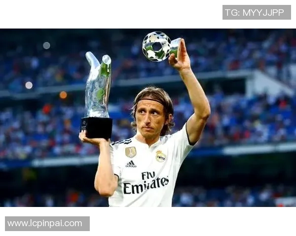 足球天才魔笛全名揭秘 带你走进莫德里奇的辉煌人生与职业轨迹 足球天才魔笛全名揭秘 带你走进莫德里奇的辉煌人生与职业轨迹